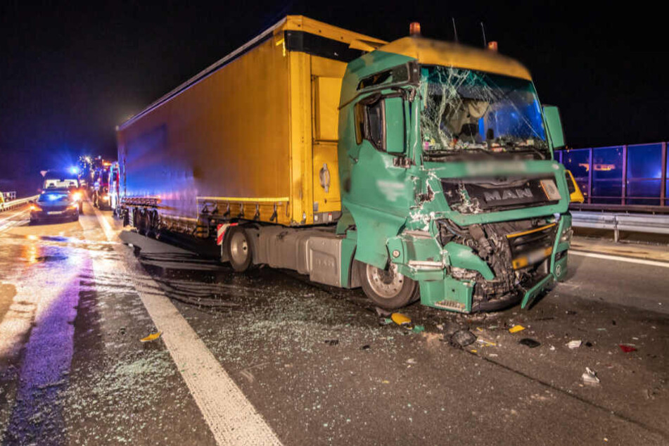 Ein weiterer Laster krachte in die Unfallstelle auf der A72.