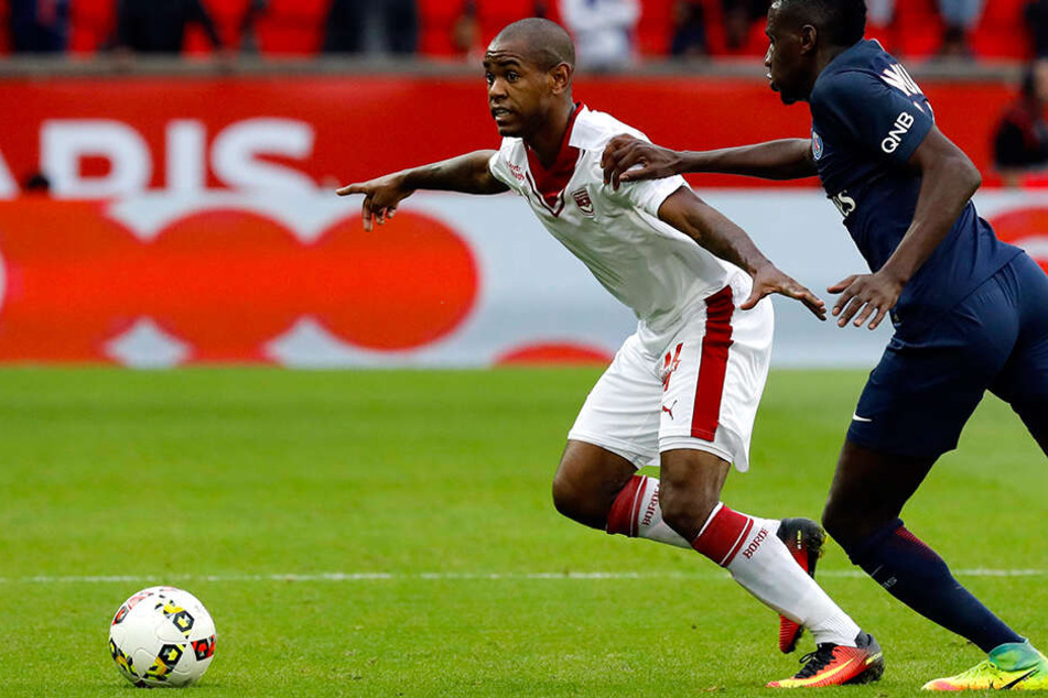 Youssouf Sabalys (l.) Ausstiegsklausel wurde vom FC Fulham aktiviert, doch die Verantwortlichen von Girondins Bordeaux waren nicht zu erreichen und so platzte der Deal noch!