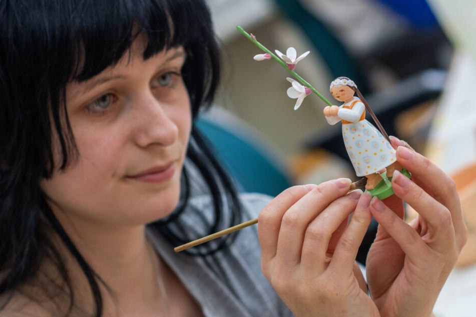 Elisa Pflug (27) arbeitet bei "Wendt & Kühn" als Holzspielzeugmacherin. Ihren Arbeitsplatz tauschte sie für sechs Monate gegen Japan ein.