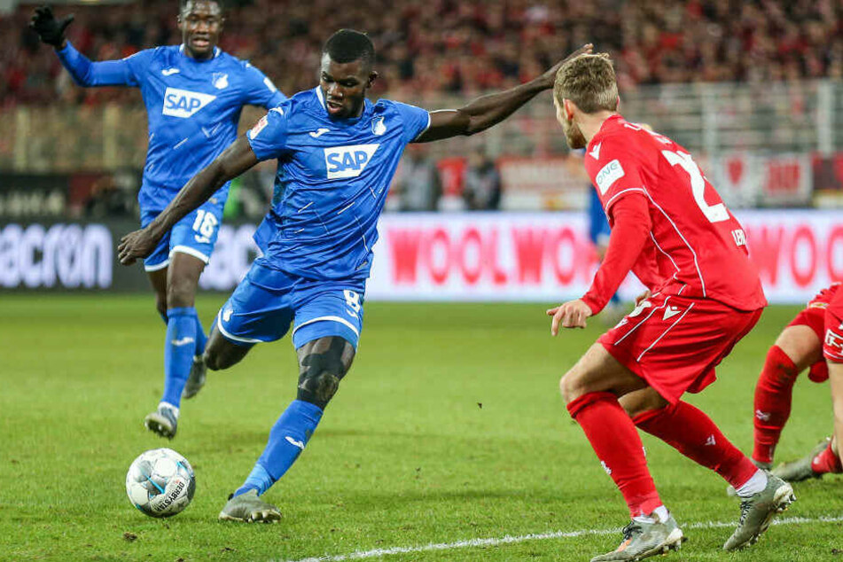 Ihlas Bebou trifft zum 0:1.