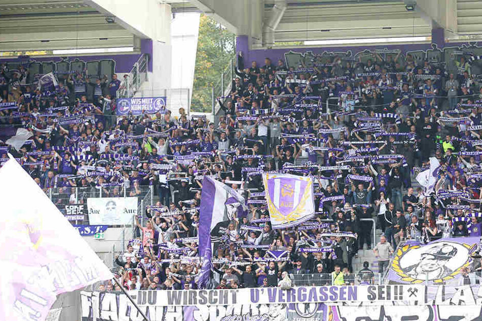 Die Auer Fan-Tribüne ist immer richtig voll. Dort wird die Stimmung gemacht. Nach dem Sieg am Sonnabend gegen Kiel war es so laut wie selten zuvor.