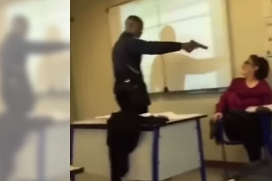 Schüler bedroht Lehrerin mit falscher Waffe mitten im Klassenzimmer