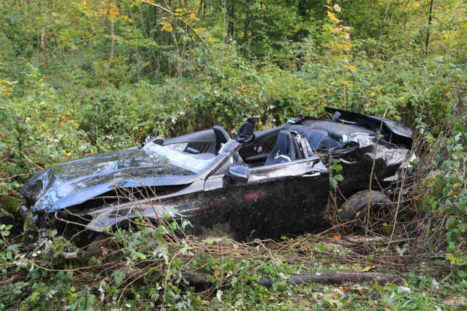 Das Wrack des 500-PS-Boliden nach dem tödlichen Unfall.