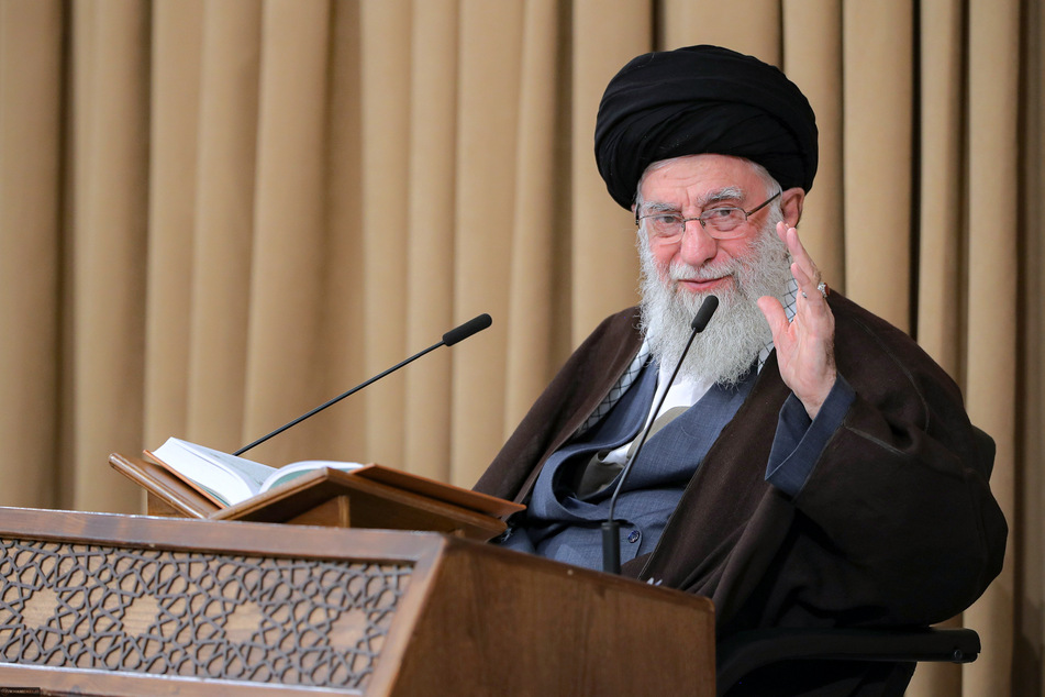 Das iranische Staatsoberhaupt Ajatollah Ali Chamenei (84) drohte Israel mit Vergeltung.