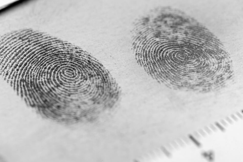 Die Polizei hat Dank der Fingerabdrücke den Einbruch aufklären können. (Symbolbild)