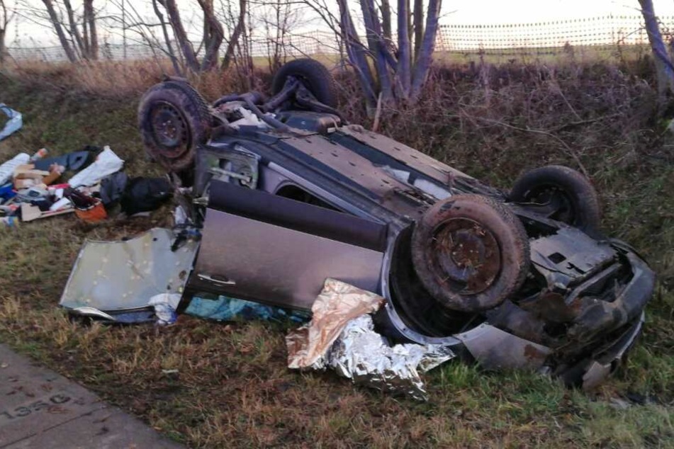 Der 81-jährige Fahrer wurde im Auto eingeklemmt. Er starb wenig später.