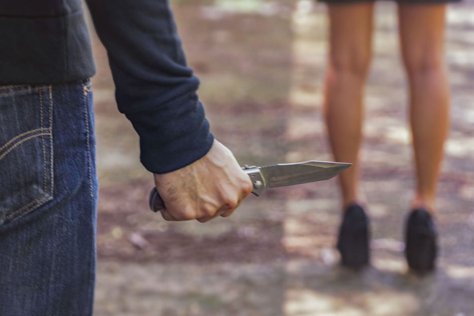 Mitten auf der Straße zog der Mann das Messer. (Symbolbild)