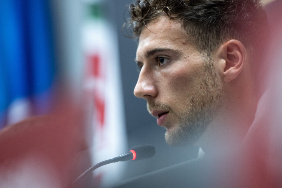 Leon Goretzka vom FC Bayern München fordert entschlossenes Handel gegen Fremdenfeindlichkeit. (Archivbild)