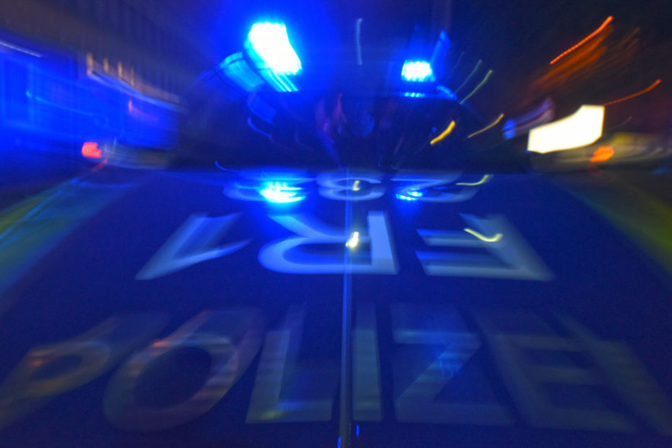Ein Fan wurde mit erheblichen Gesichtsverletzungen in ein Krankenhaus gebracht. (Symbolbild)