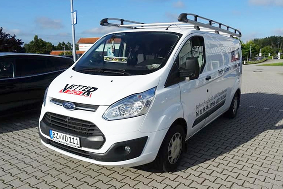 Mit diesem auffälligen Firmentransporter verschwand die Beute.