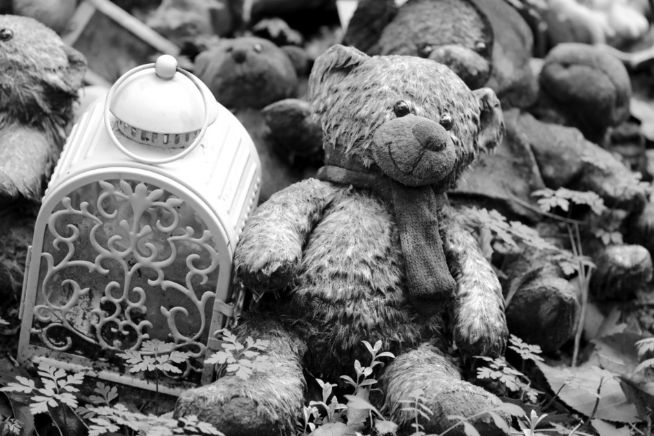 Offenbar wegen unzureichender Sicherung einer Schusswaffe starb ein Kind (†5), nachdem es von einer Kugel im Nacken getroffen wurde. (Symbolbild)