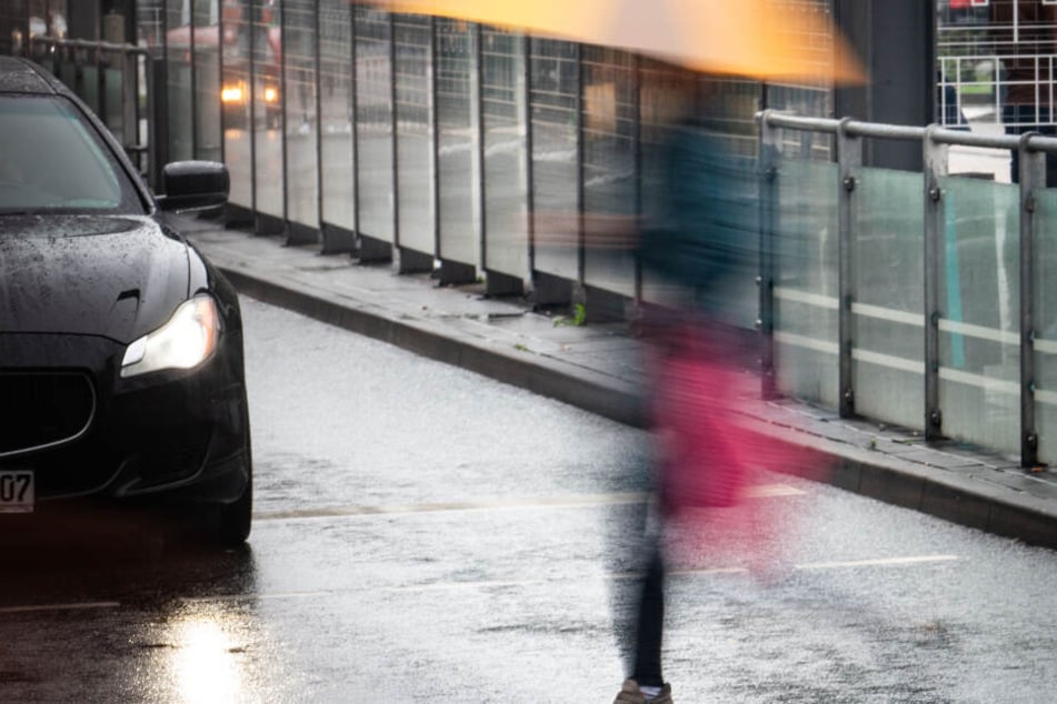 Am Donnerstag sollten die Menschen in Hessen ihre Regenschirme besser noch griffbereit halten.