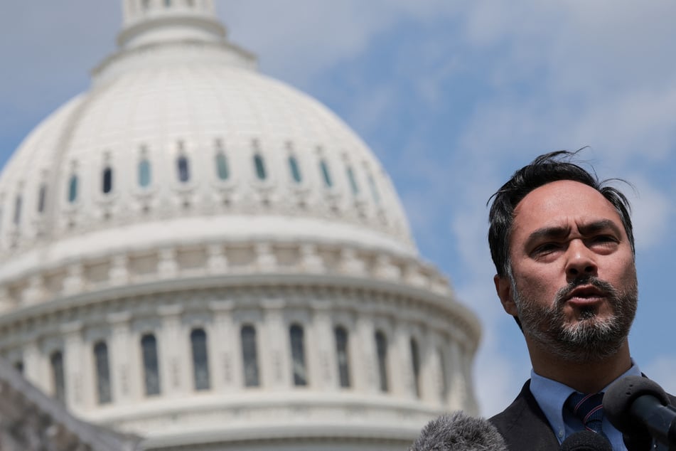 Representative Joaquin Castro has accused ICE of trying to deport detained immigrants to Venezuela as the country reels from two powerful earthquakes. 