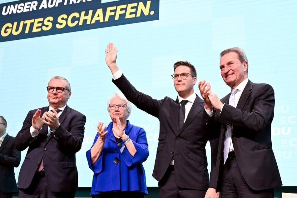 Manuel Hagel (37, CDU) hielt eine Rede auf dem Landesparteitag. Auch Günther Oettinger (71, r.) und Stefan Mappus (59, l.) waren vor Ort.