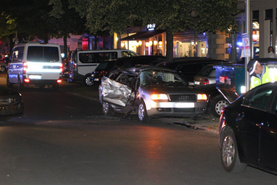 Das Fluchtauto wurde bei der Kollision mit zwei weiteren Fahrzeugen schwer beschädigt.