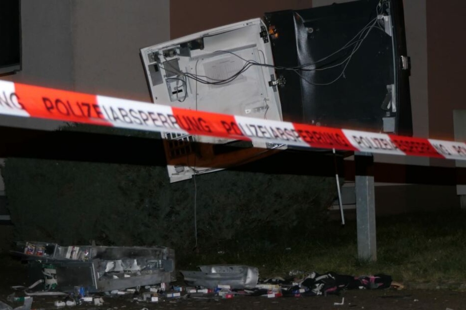 Das Innere des Automaten wurde herausgesprengt.