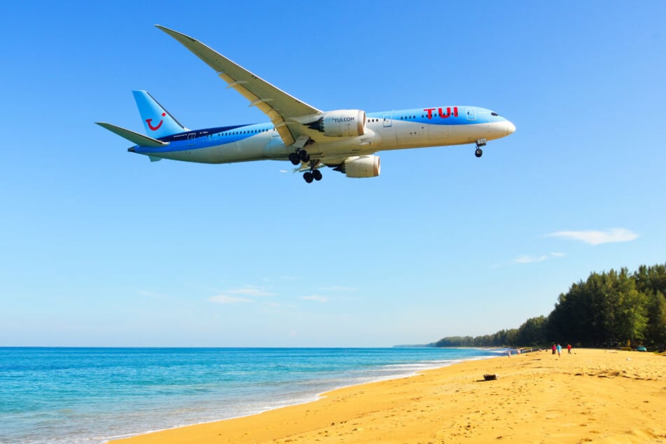 In solch einem Ferienflieger von Tui soll das Drama passiert sein (Symbolbild).