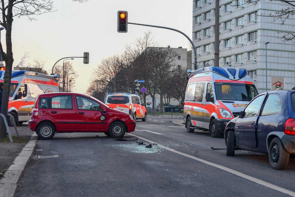 Bei dem Unfall in Magdeburg wurden nach ersten Infos zwei Frauen verletzt.