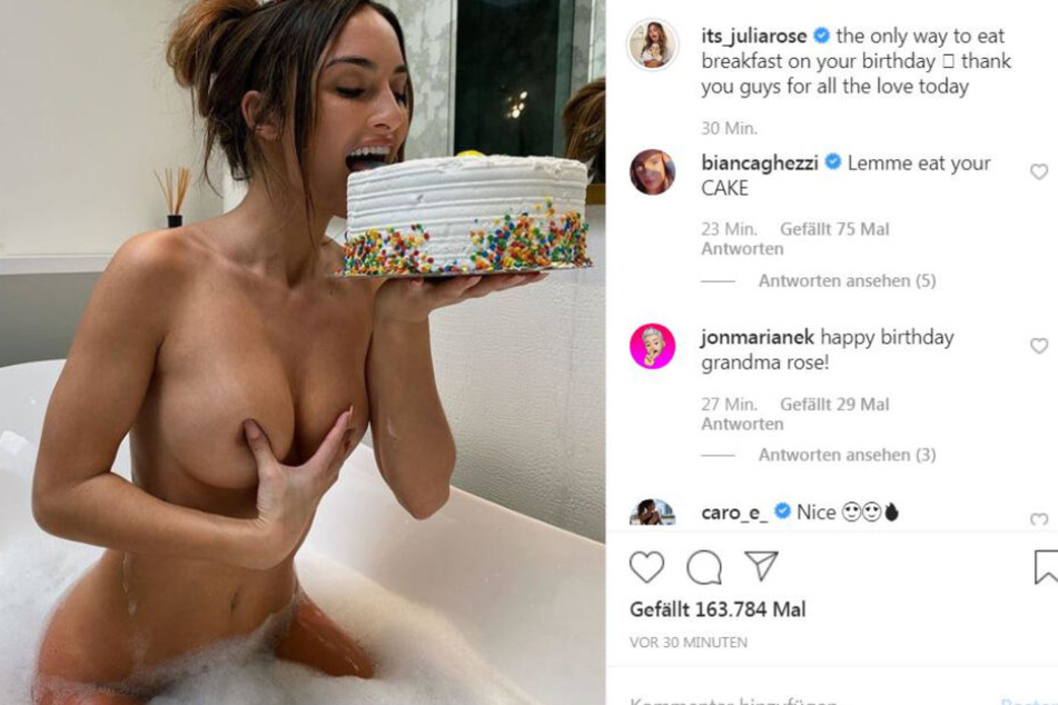 Julia Rose (26) wie Gott sie schuf.