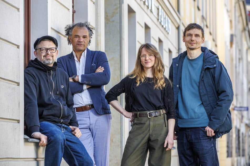 Michal Tomaszewski (47, v.l.), Eduardo Mota (42), Larissa Hoff aka La Rey (33) und Martin Schulze (46) von Banda Communale.