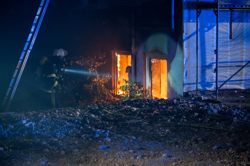 Im Keller eines Hotels in Hamburg-St. Georg ist in der Nacht auf Sonntag ein Feuer ausgebrochen.