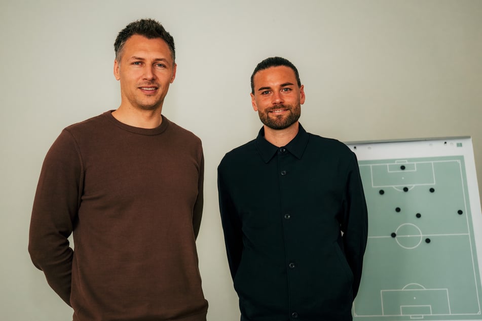 Niklas Kreuzer (33, r.) wird in Zukunft enger mit Dynamo Dresdens Sportgeschäftsführer Sören Gonther (39) zusammenarbeiten: Er verstärkt die Scouting-Abteilung der SGD.