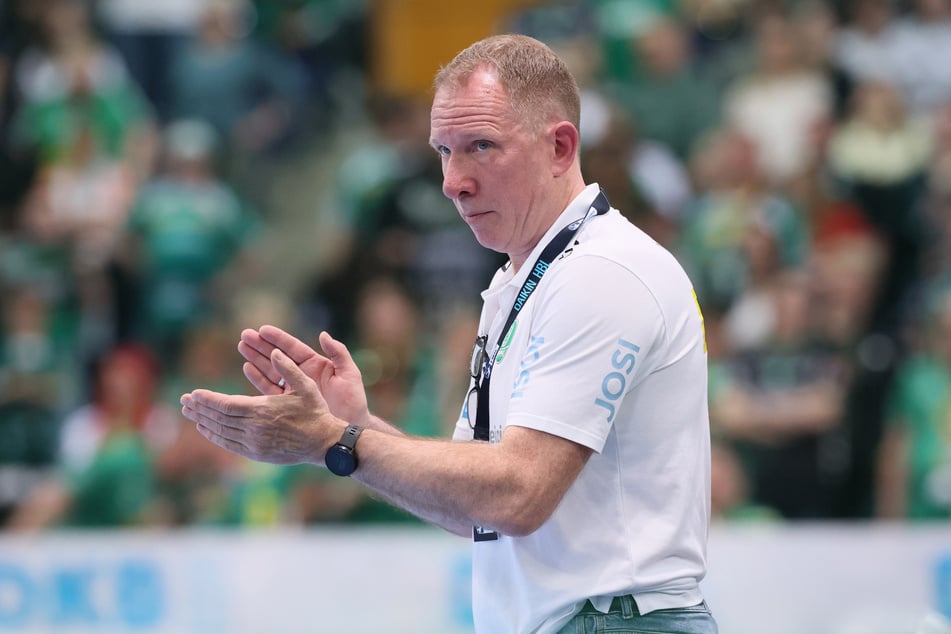 Konnte am Donnerstag mit seiner Mannschaft den ersten Heimsieg des Jahres feiern: Leipzigs Cheftrainer Frank Carstens (55).