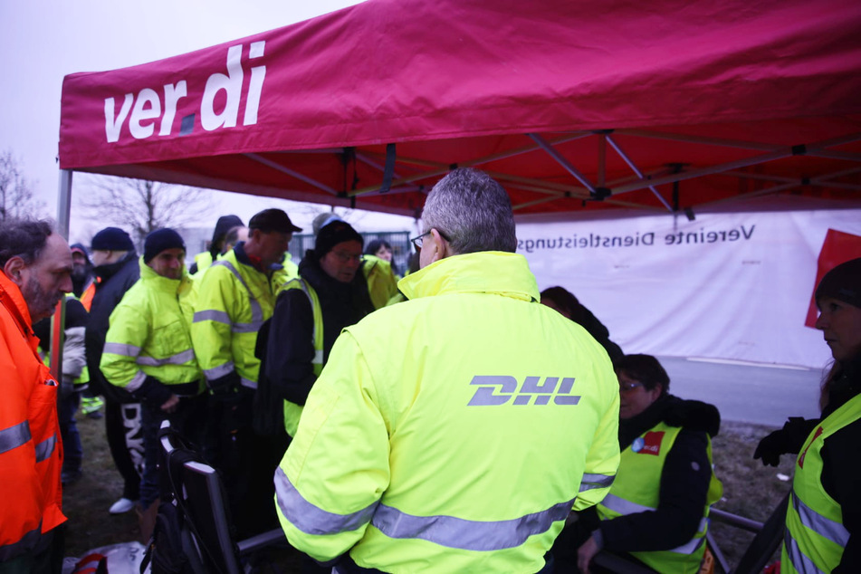 Es ist nicht das erste Mal, dass Mitarbeitende von DHL ihre Arbeit niederlegen und für bessere Bedingungen streiken. (Archivbild)