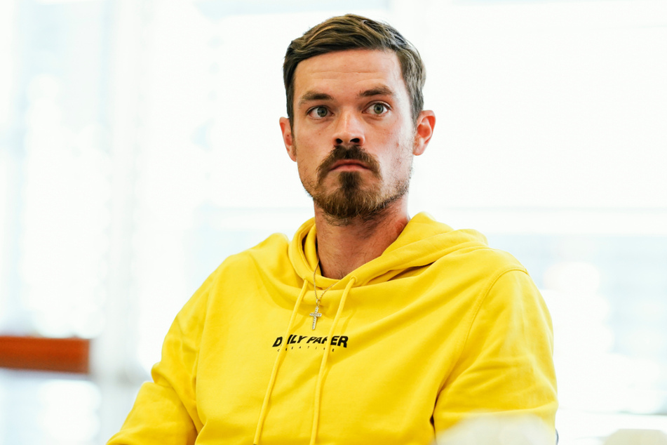 Dennis Erdmann (30) wurde vom DFB-Sportgericht wegen rassistischer Äußerungen mehrere Wochen gesperrt.