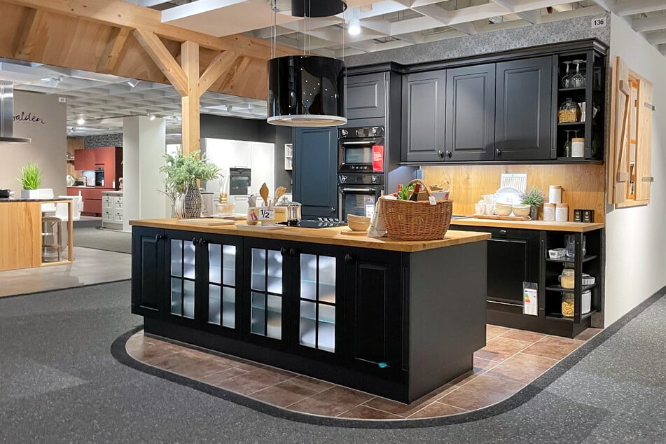 Dieses Möbelhaus verkauft ausgewählte Küchen zum halben Preis³