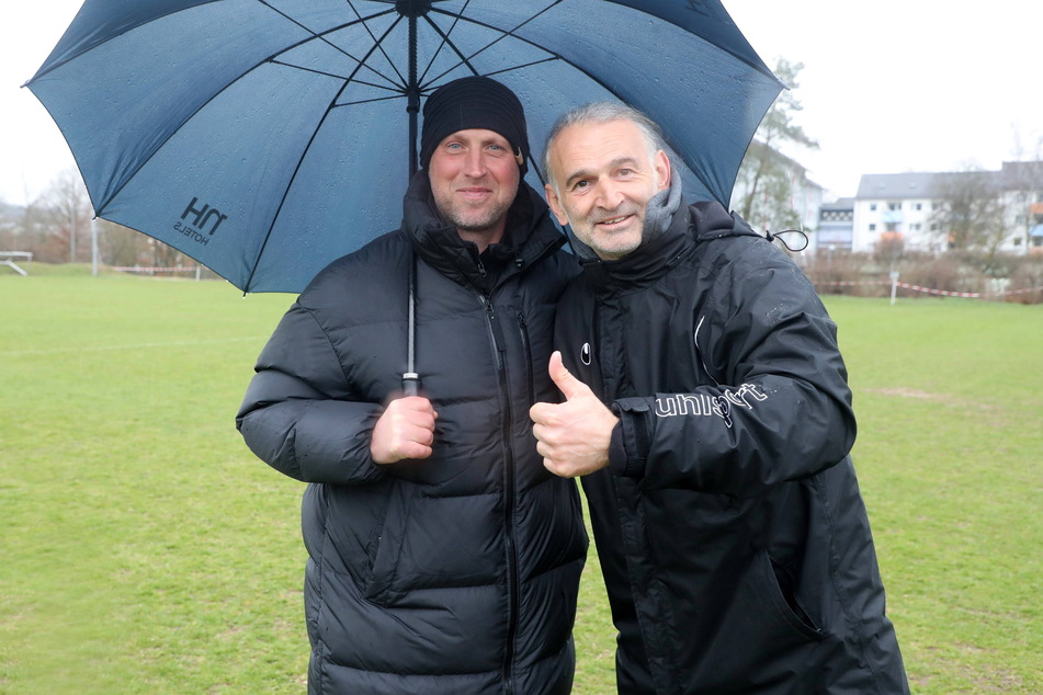FCE-Trainer Timo Rost (43, l.) und Tomislav Piplica (53). Mit dem 53-jährigen Bosnier arbeitete Rost schon bei der SpVgg Bayreuth. Beide spielten zudem neun Jahre lang zusammen bei Energie Cottbus.