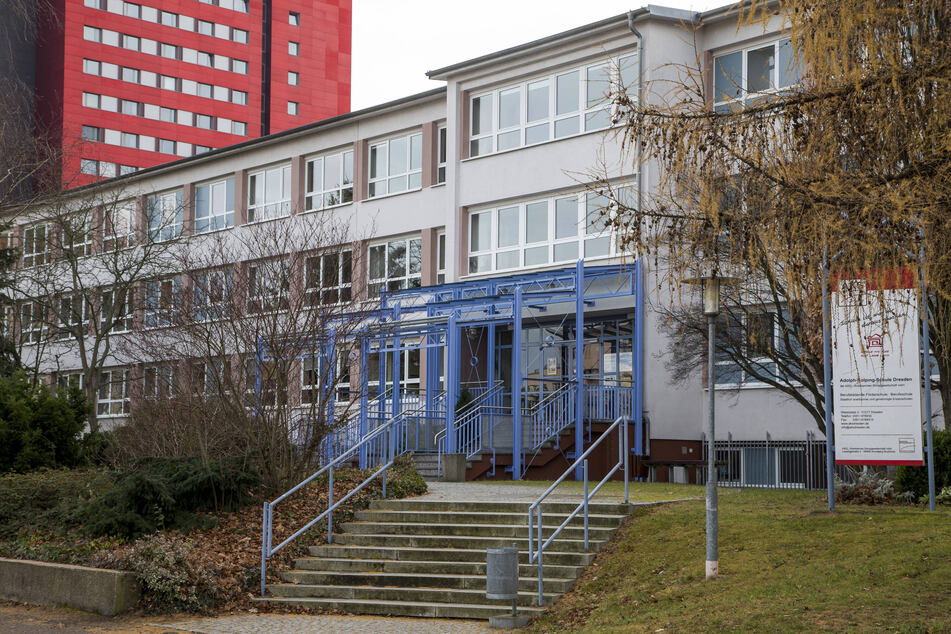 Der Garten der Adolph-Kolping-Schule geriet in Brand. (Archivbild)