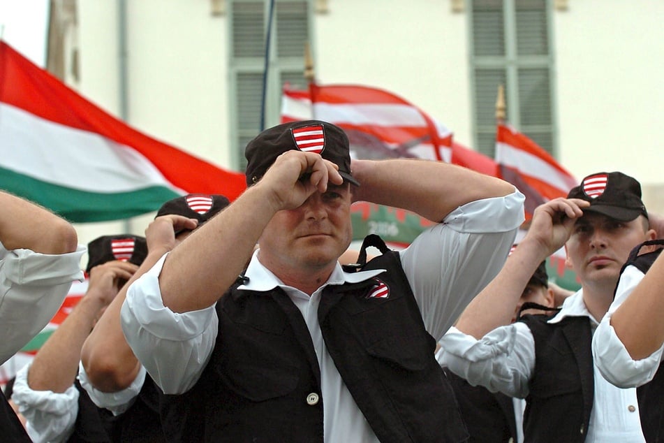 Eine Gruppe vermutlicher Linksextremisten griff im Februar 2023 Menschen aus der Neonaziszene in Ungarn am "Tag der Ehre" an. (Symbolbild)