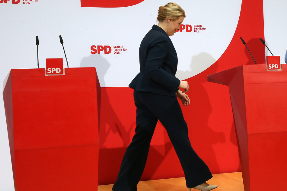 Will offenbar trotz haushoher Niederlage nicht abtreten: Franziska Giffey (44, SPD). Das zu erklären, nimmt sich SPD-Genosse Klingbeil heute bei "maischberger" vor.