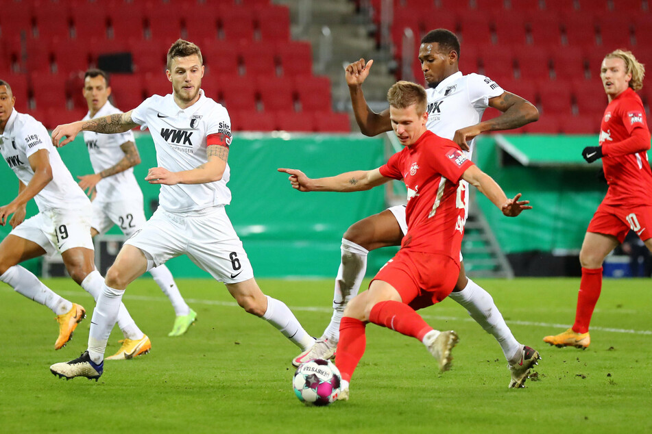 Nagelsmann wollte "unbequeme" Spieler haben, setzte in der Startelf auf Olmo (Mitte) und Forsberg (rechts). Die Änderungen zahlten sich aus. Augsburg hatte in der ersten Hälfte kaum Zeit zum Verschnaufen.