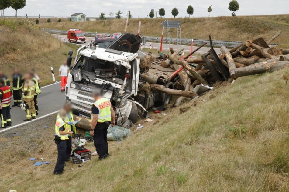 Staugefahr! Umgekippter Lkw blockiert A72-Ausfahrt