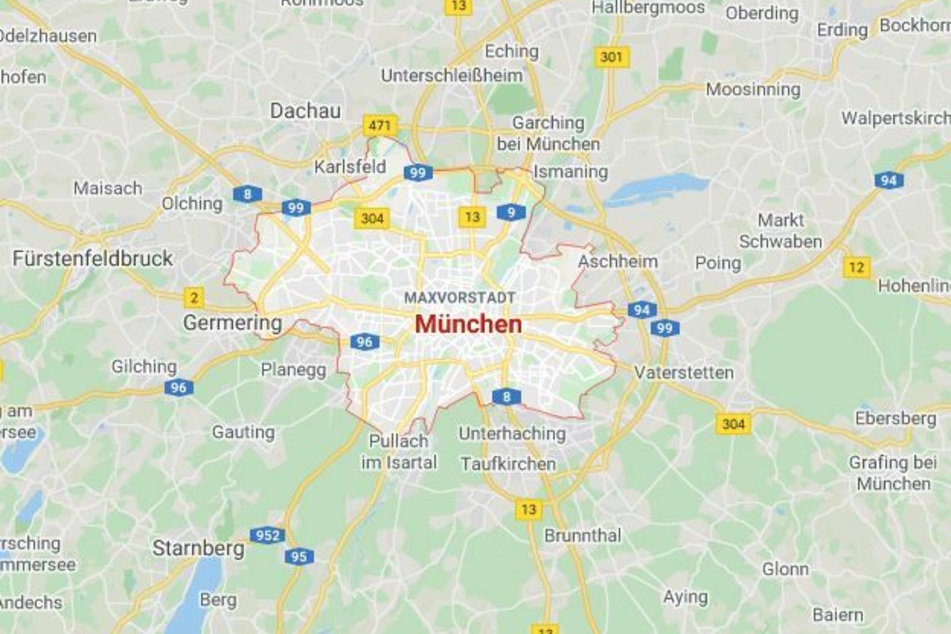 Bei einem Lastwagen-Abbiegeunfall ist in München ein Radfahrer lebensgefährlich verletzt worden.