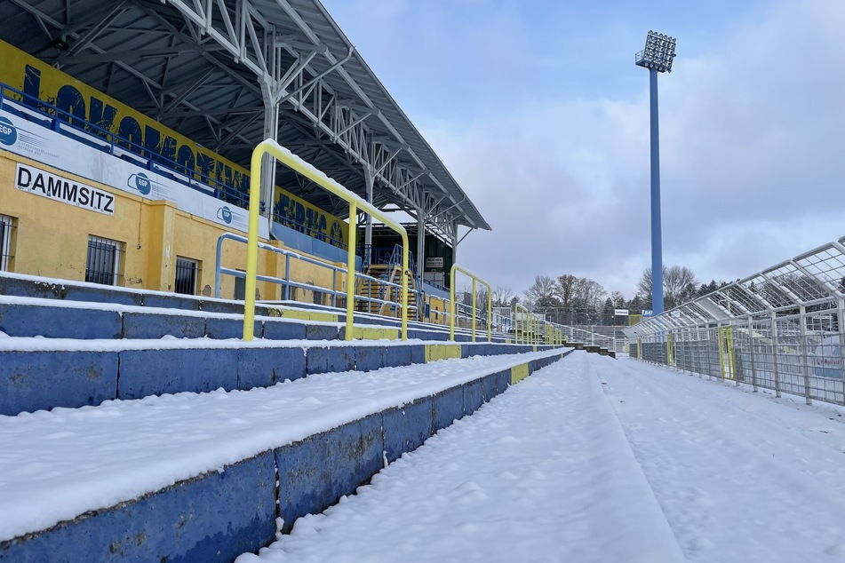 Der Winter ist in den vergangenen Wochen auch im Bruno-Plache-Stadion angekommen. Die Heimspiele des 1. FC Lokomotive Leipzig können nicht stattfinden.