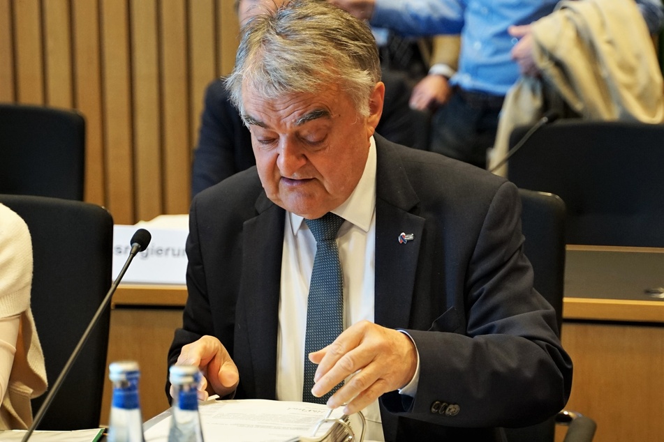 NRW-Innenminister Herbert Reul (70, CDU) bei der Sitzung des Innenausschusses des Landtags.