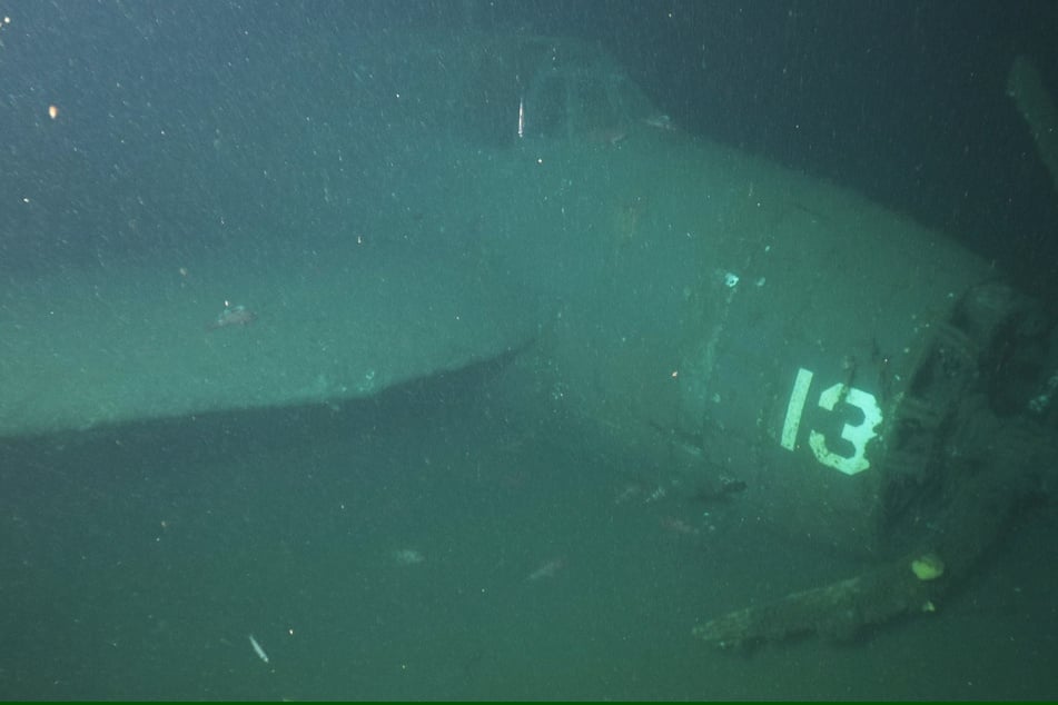 Nicht weit entfernt von den Überresten der USS F-1 befindet sich auch das Wrack eines Torpedobombers vom Typ Avenger.