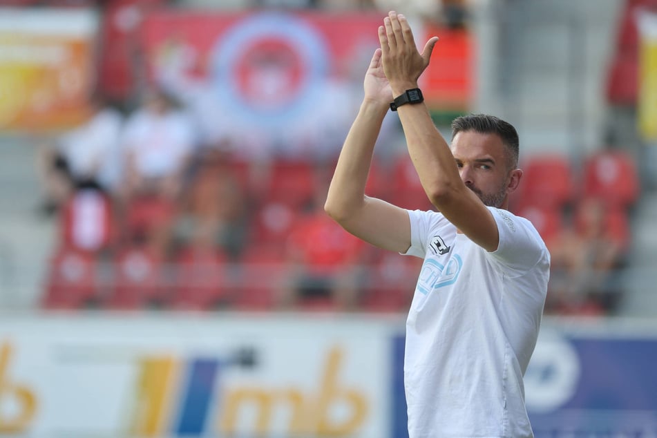 Applaus für Benjamin Dudas (38) Jungs: Mit fünf Siegen und zwei Unentschieden ist der CFC stark in die Saison gestartet.