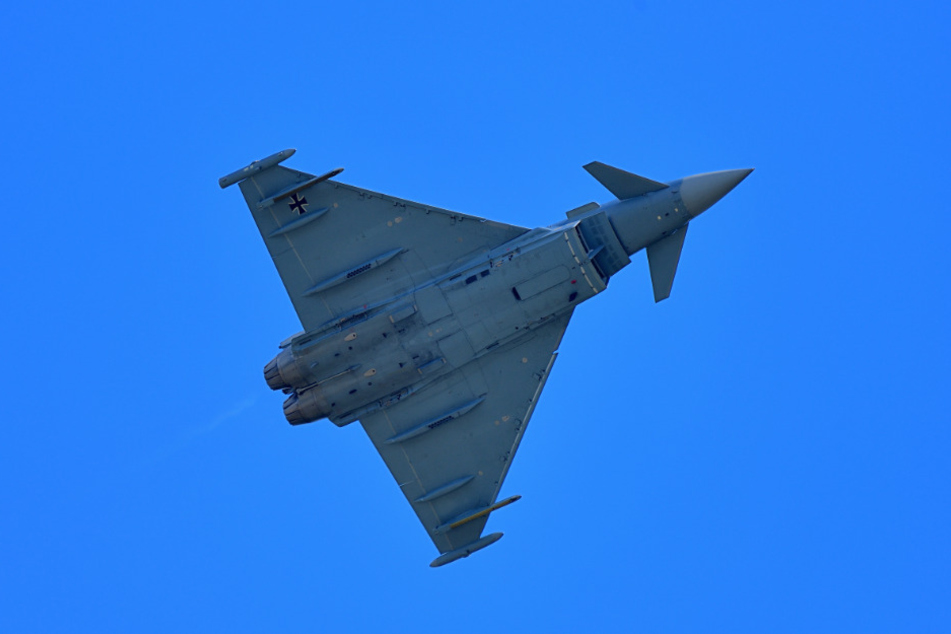 Eurofighter im Tiefflug über Mittweida: Bei wolkenlosem Himmel und mit etwas Glück gelingen auch solche Fotos.