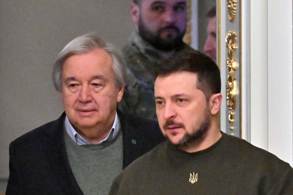 Ukrainian President Volodymyr Zelensky (r.) and United Nations' Secretary General Antonio Guterres (l.) arrive for a joint statement following their meeting in Kyiv on March 8, 2023.