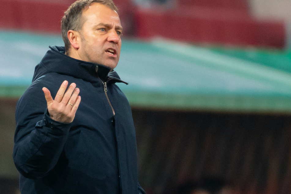 Trainer Hansi Flick (55) vertraut den Stars des FC Bayern München.