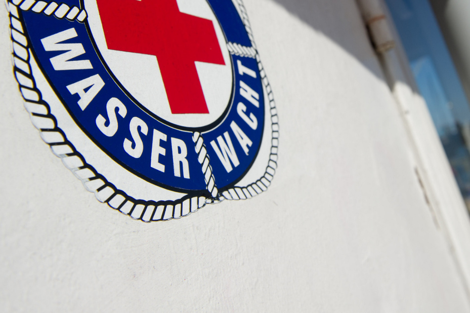 Ein junger Rettungsschwimmer hat einem 83-Jährigen im Chiemsee das Leben gerettet. (Symbolbild)