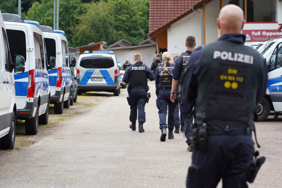 Schwer bewaffnete Einsatzkräfte suchten tagelang nach dem Mann.