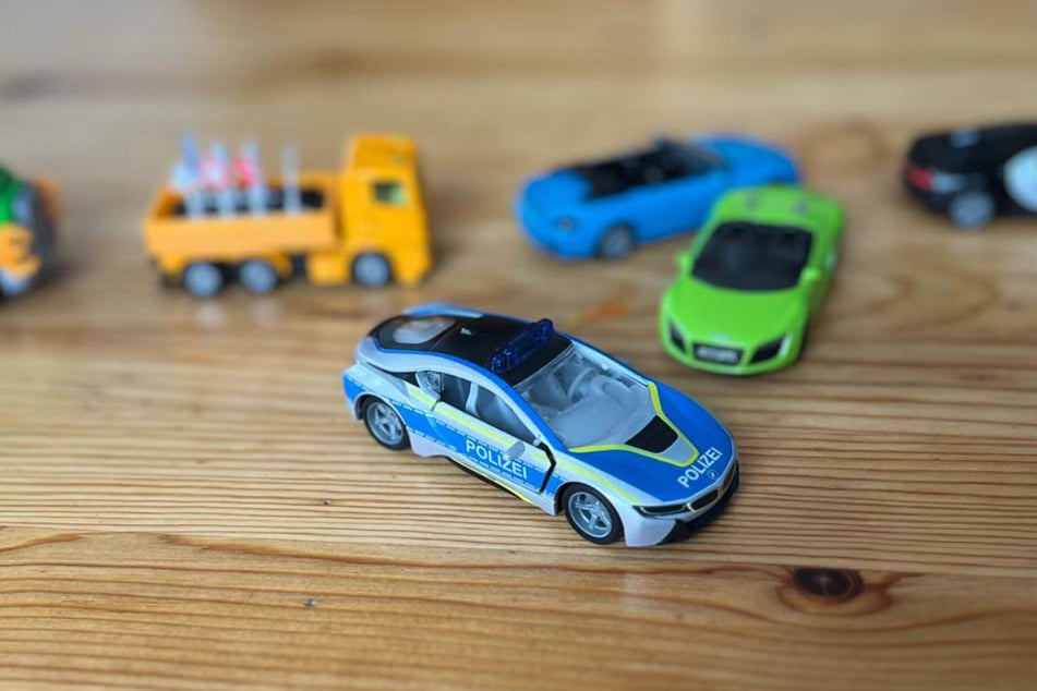Mit Spielzeugautos beschrieb der Dreijährige den Auffahrunfall – und sorgte damit für die Aufklärung des Falles. (Symbolbild)
