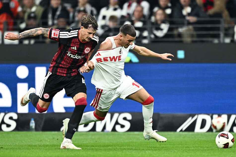 Umkämpfte erste Halbzeit: Eintracht-Kapitän Robin Koch (l.) und Kölns Said El Mala schenken sich im Zweikampf nichts.