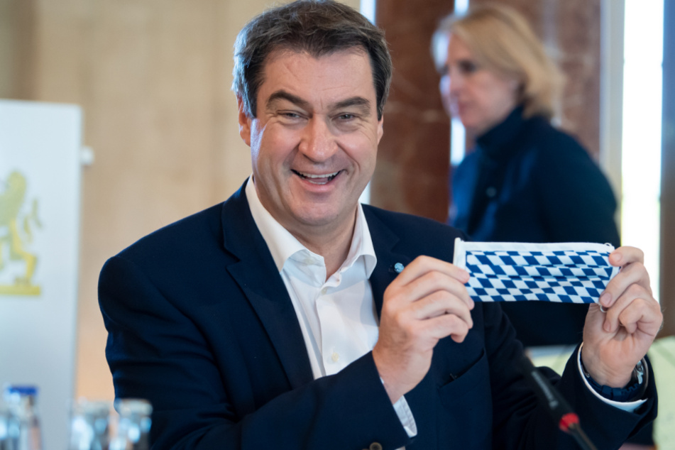 Söder (%§9 hält zur Maske: Bayern führt nun doch eine Maskenpflicht in allen Geschäften und im öffentlichen Nahverkehr ein. (Symbolbild)