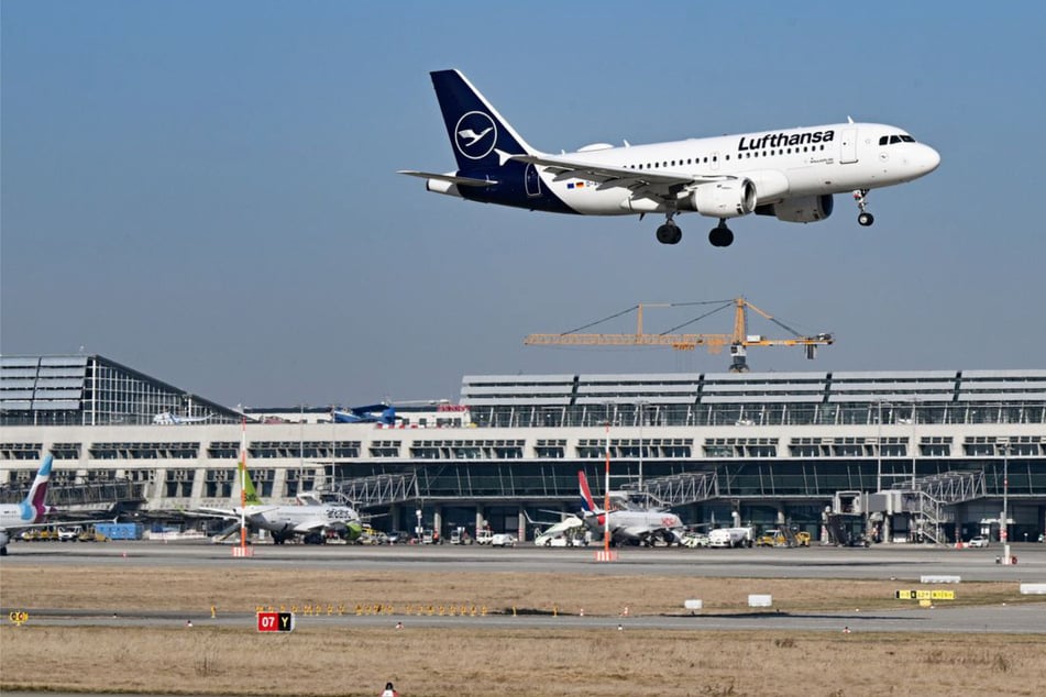 Stuttgart: "Sandra wird 50"-Ballon fliegt 200 Kilometer weit und landet am Flughafen